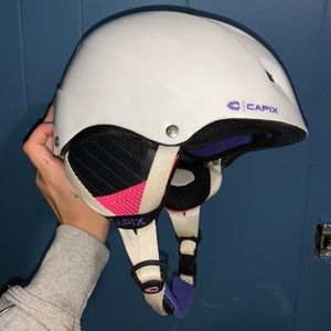 Women’s capix skiing/snowboarding helmet